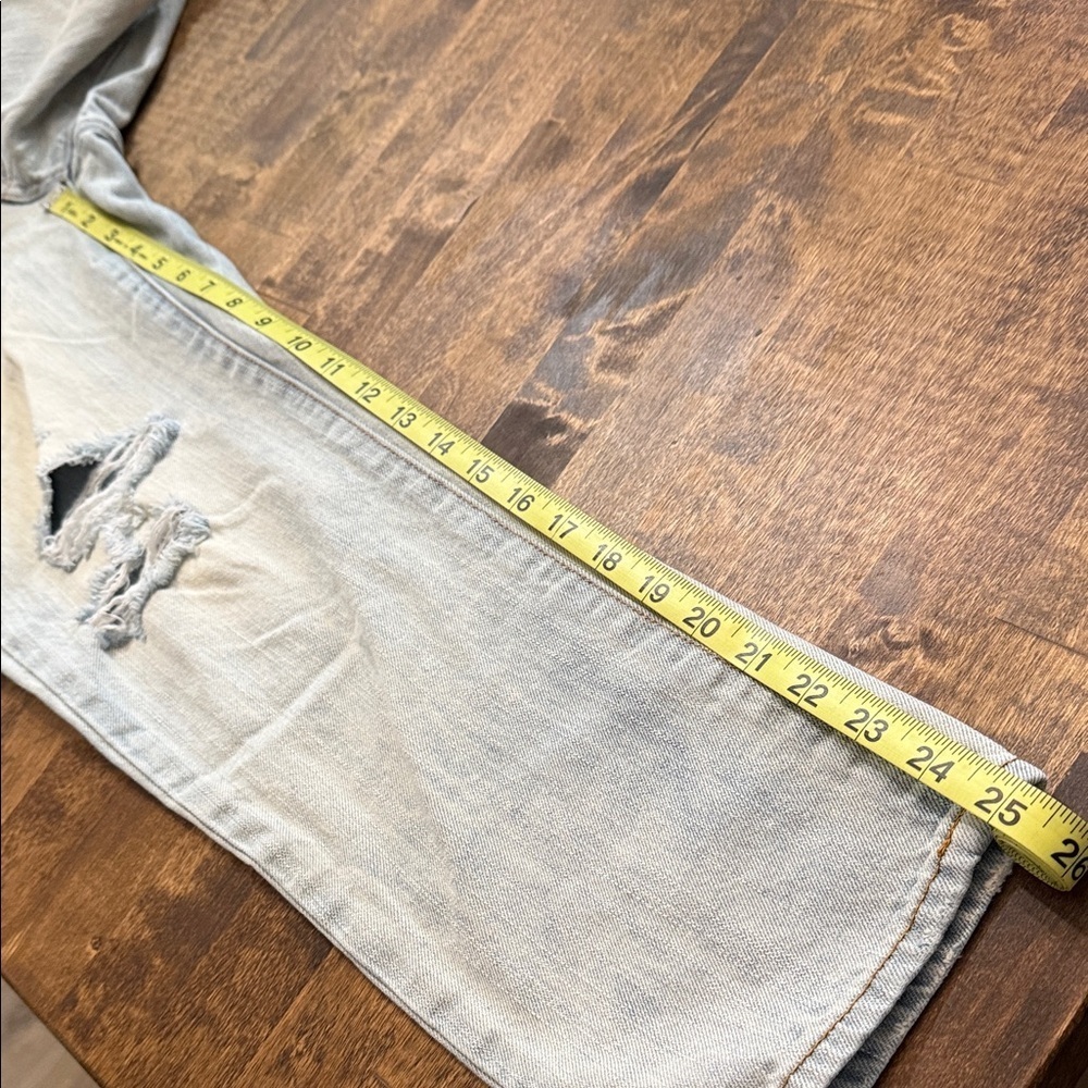 AMERICAN EAGLE Boy Crop Button-Fly Light-Wash Distressed Jeans Size 4 - Picture 12 of 12